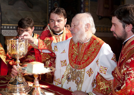 В ночь с 14 на 15 апреля Предстоятель Украинской Православной Церкви Пасхальную заутреню, которая уже пятый год подряд совершается на площади перед 